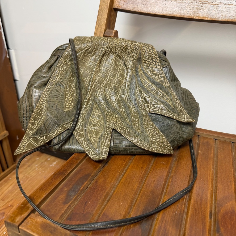 Vintage 90s Green Monstera Garden Leaf Flap Crossbody purse w long skinny handle - Picture 1 of 9